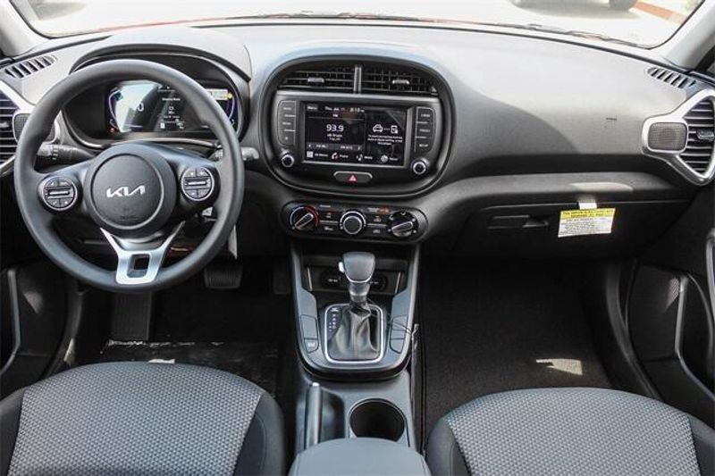New 2025 Kia Soul LXImage 28