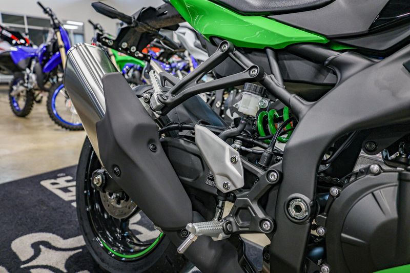 2025 Kawasaki NINJA ZX4RR KRT EDITION ABS  LIME GREENEBONYPERAL BLIZZARD WHITEImage 8