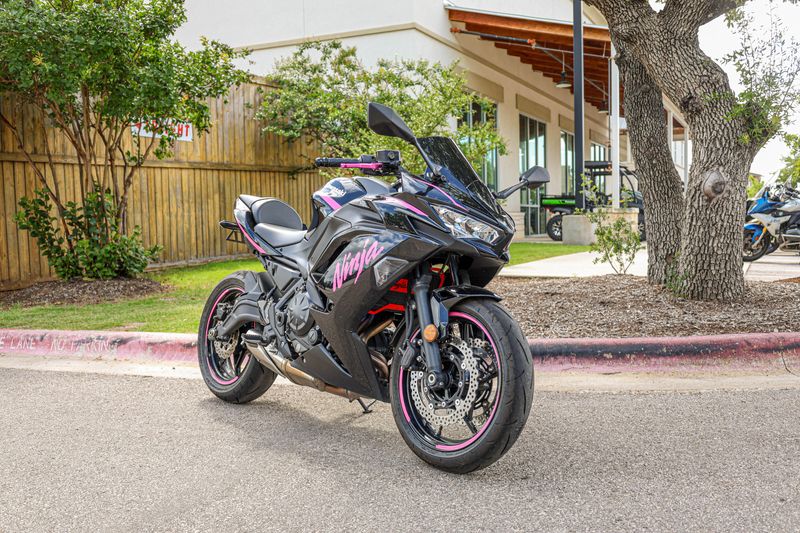 USED 2025 KAWASAKI NINJA 650 Image 1