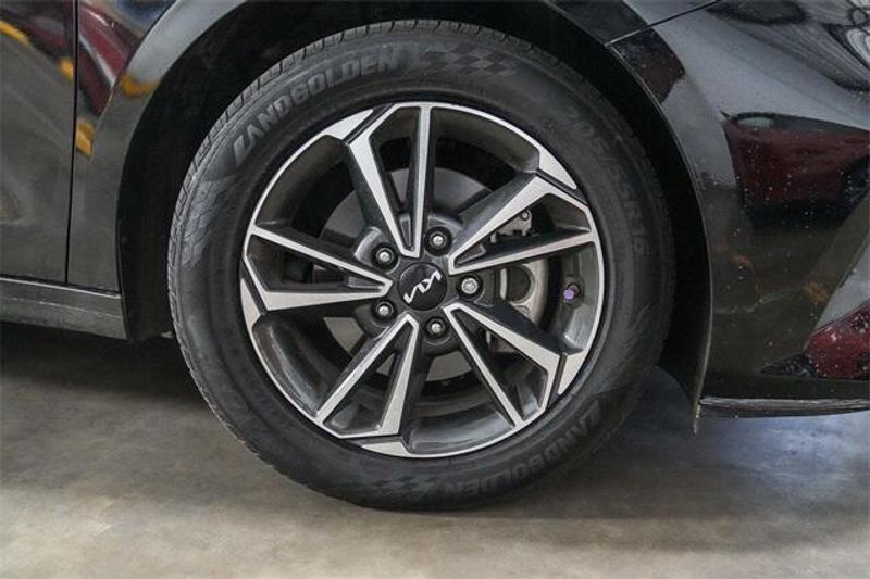 2024 Kia Forte LXSImage 11