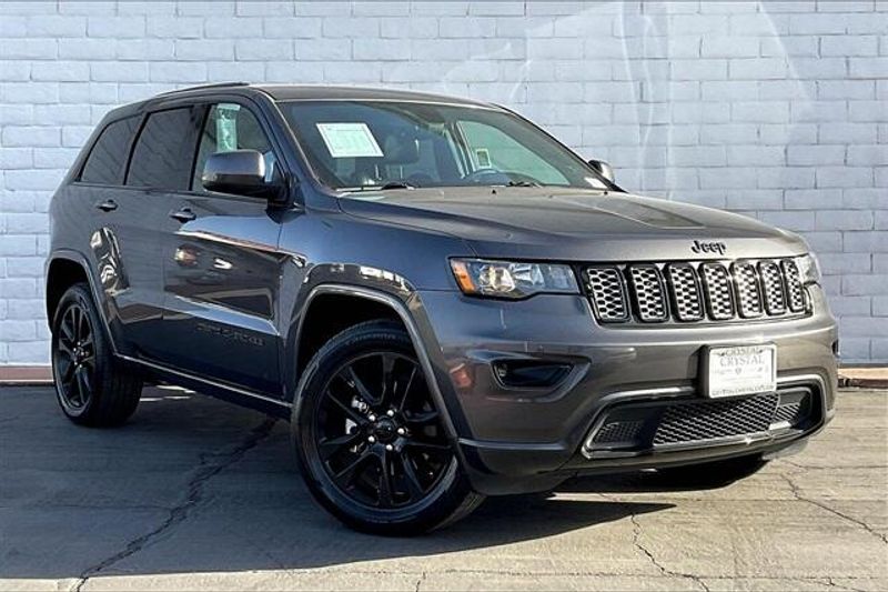 2017 Jeep Grand Cherokee AltitudeImage 12