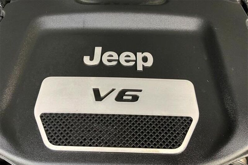 Used 2017 Jeep Wrangler JK Unlimited SaharaImage 32
