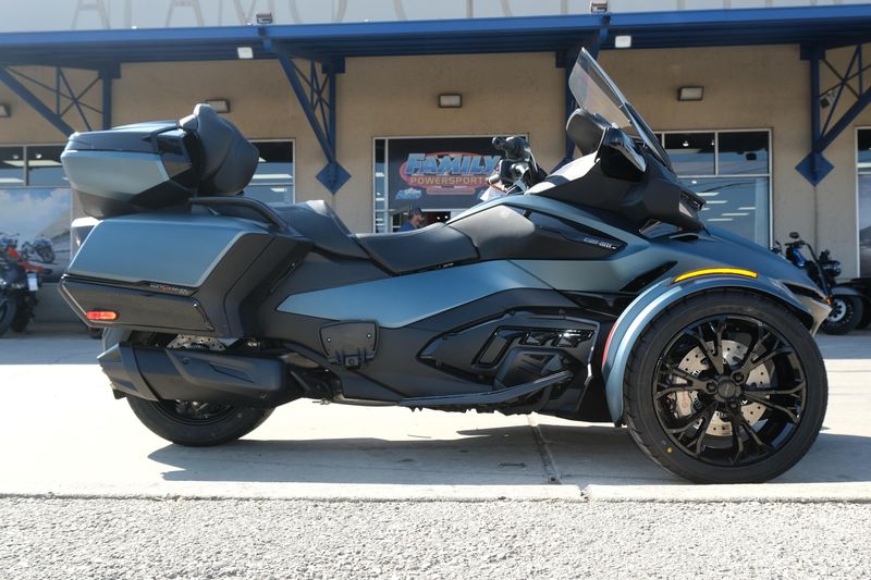 2025 Can-Am SPYDER RT LIMITED MINERAL BLUE WITH DARK ACCENTSImage 18