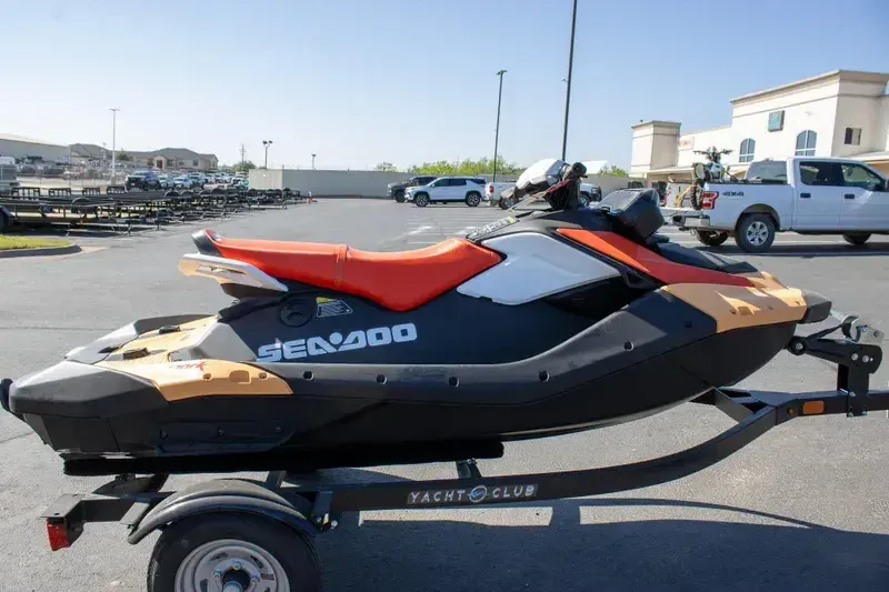 NEW 2026 SEADOO SPARK FOR 3 90HP CONVENIENCE PACKAGE WITH SOUND SYSTEM Image 2