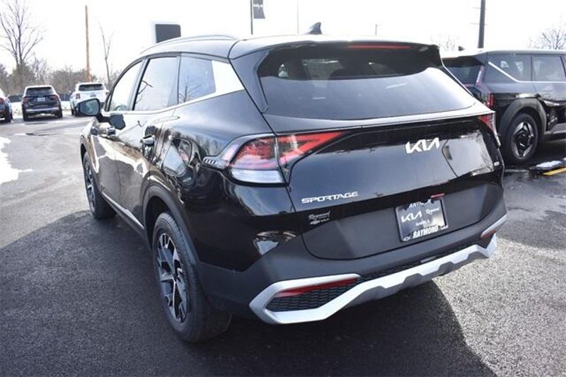 New 2025 Kia Sportage EXImage 5