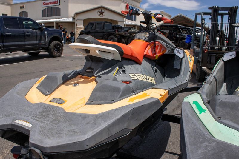 USED 2019 SEADOO SPARK TRIXX 3 Image 2