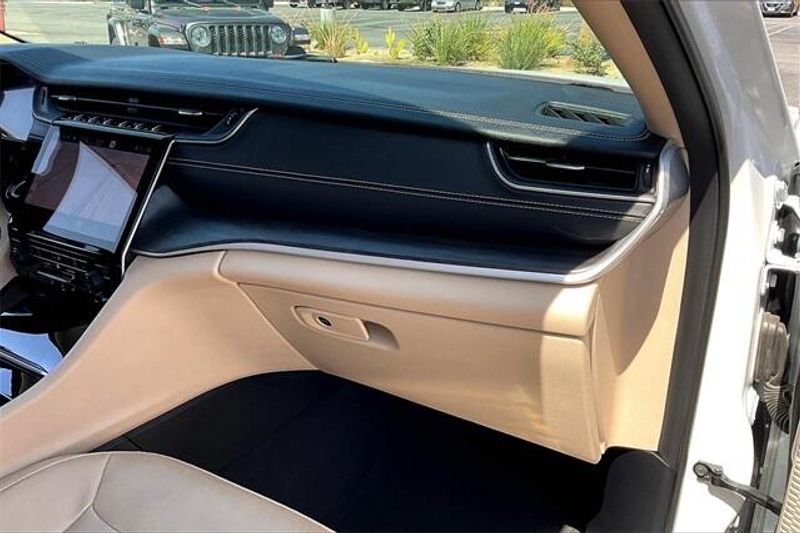2021 Jeep Grand Cherokee L LimitedImage 16