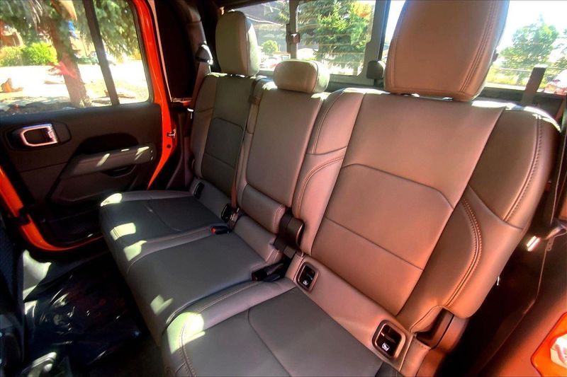 2025 Jeep Gladiator Mojave photo 10