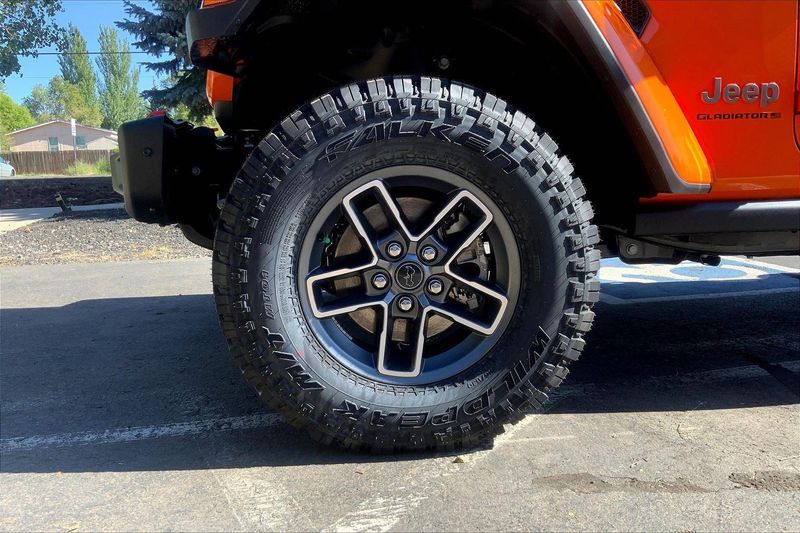 2025 Jeep Gladiator Mojave photo 12