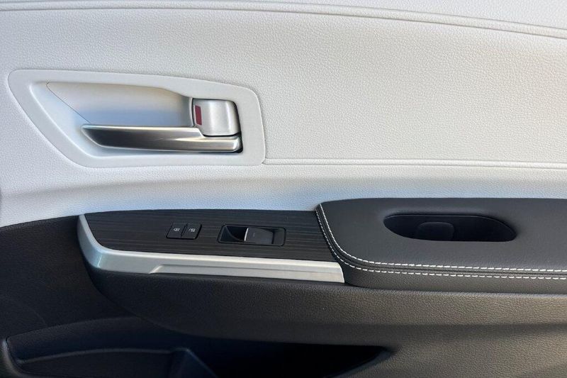 New 2026 Toyota Sienna XSEImage 18
