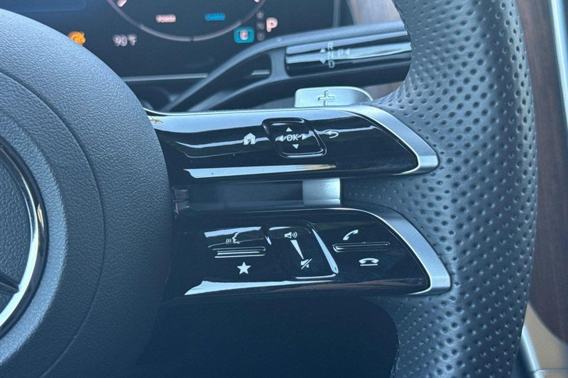 Used 2025 Mercedes-Benz GLC 300Image 28