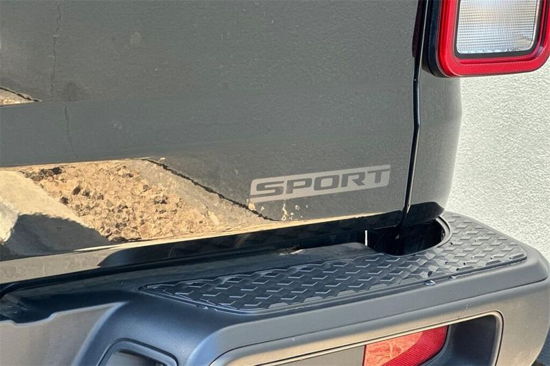 2020 Jeep Gladiator Sport S photo 24