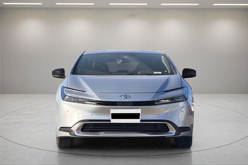 New 2027 Toyota Prius Plug-In Hybrid SEImage 8