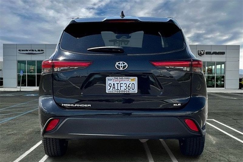 2022 Toyota Highlander XLEImage 3