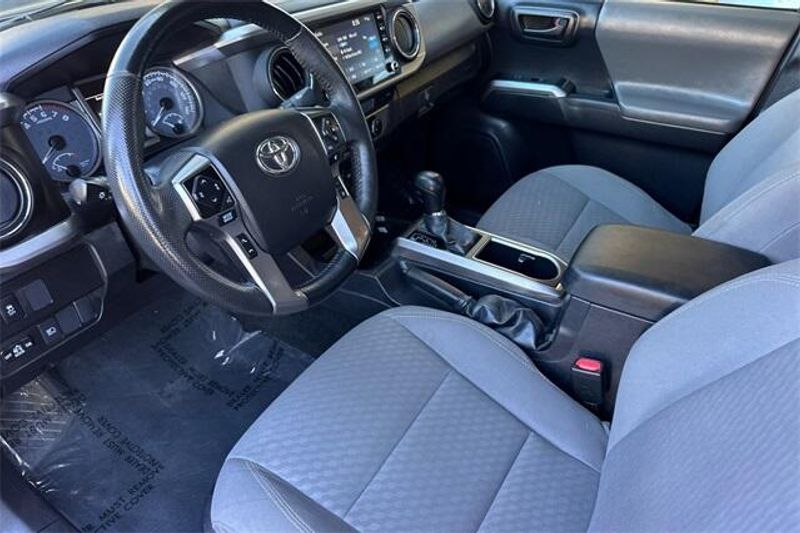 Used 2022 Toyota Tacoma Image 8