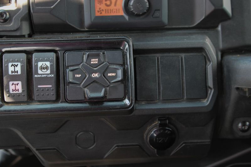 2023 Can-Am DEFENDER MAX LTD HD10 BACKWOODS CAMO Image 25