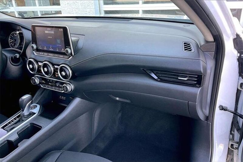 2022 Nissan Sentra SVImage 16