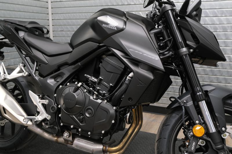 NEW 2025 HONDA CB750 HORNET Image 11