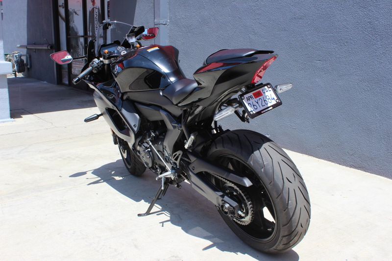2025 Yamaha YZF R7 Image 6