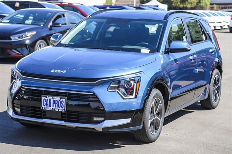 New 2025 Kia Niro SXImage 12
