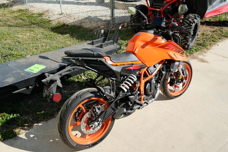 NEW 2025 KTM 390 DUKE Image 3