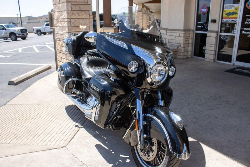 USED 2021 INDIAN MOTORCYCLE ROADMASTER Image 2