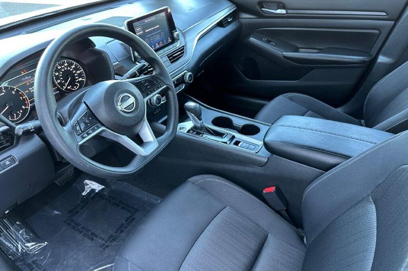 Used 2025 Nissan Altima 2.5 SVImage 9