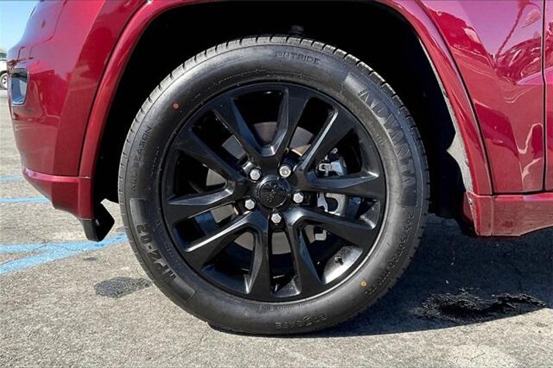 Used 2021 Jeep Grand Cherokee Laredo XImage 8