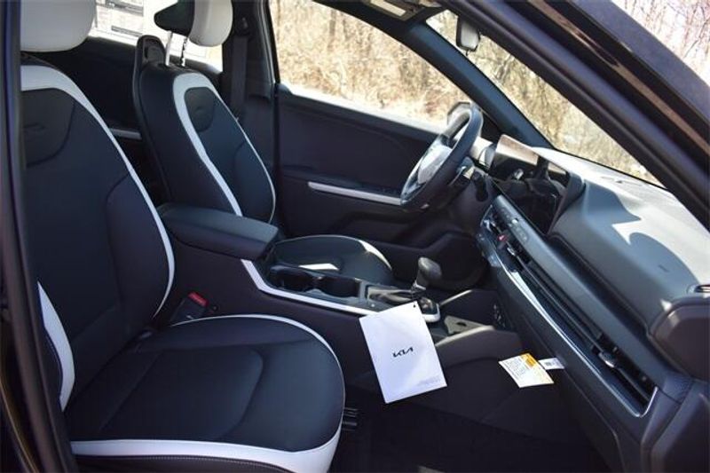 2025 Kia K4 GT-LineImage 13