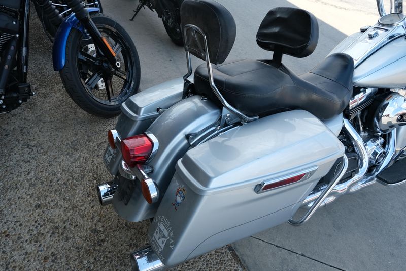 USED 2014 HARLEY ROAD KING Image 16