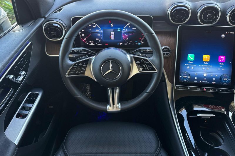 Used 2026 Mercedes-Benz GLC 300Image 16