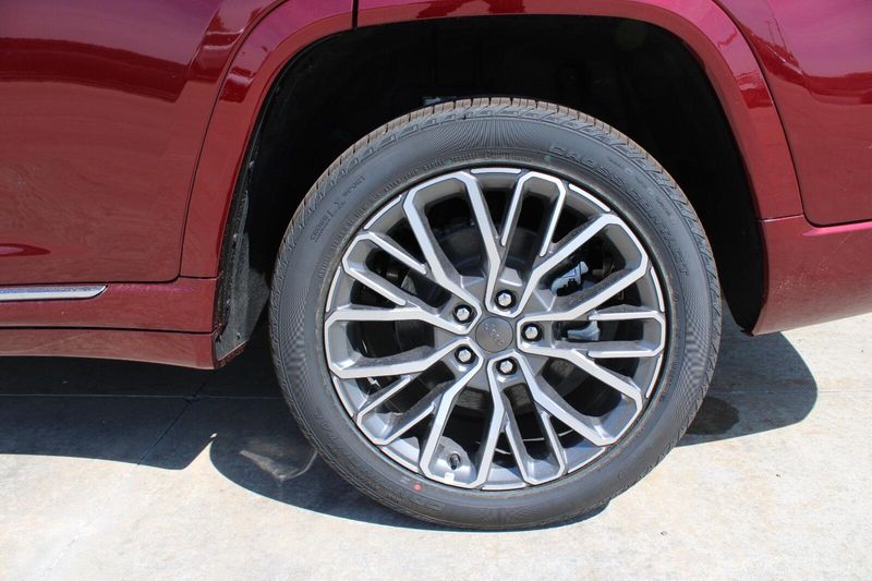 2025 Jeep Grand Cherokee L Summit Reserve photo 10
