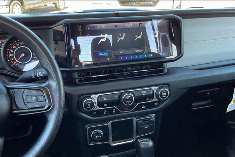 2024 Jeep Gladiator Sport photo 5