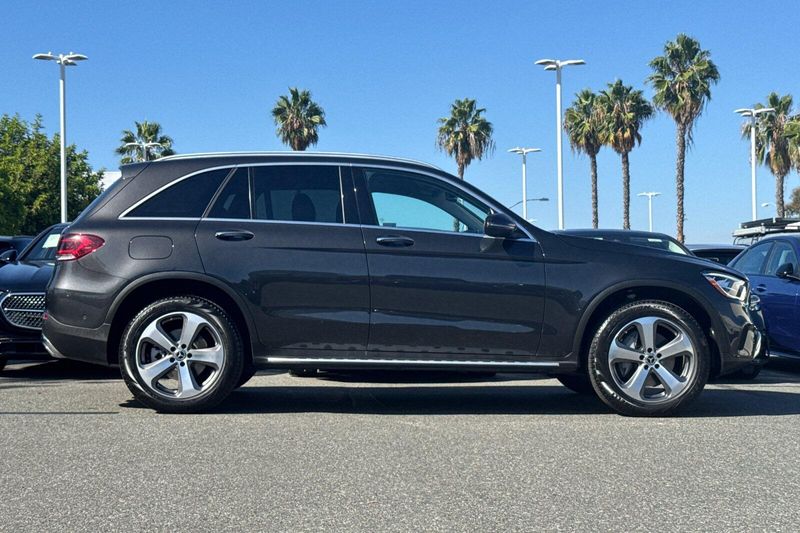 Used 2022 Mercedes-Benz GLC 300Image 3