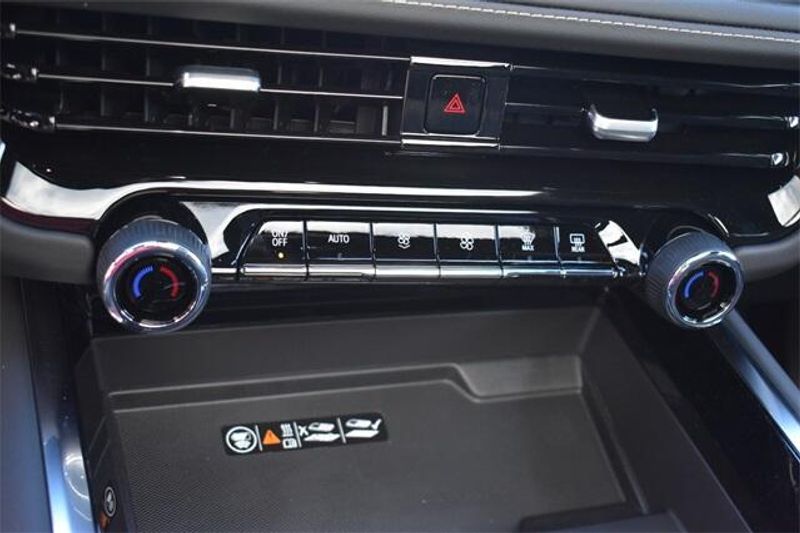 New 2026 Chevrolet Suburban PremierImage 39