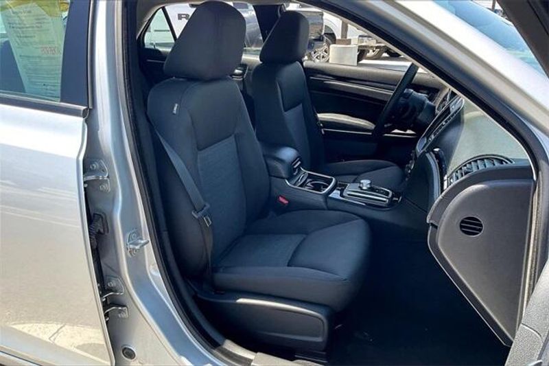 Used 2023 Chrysler 300 TouringImage 6