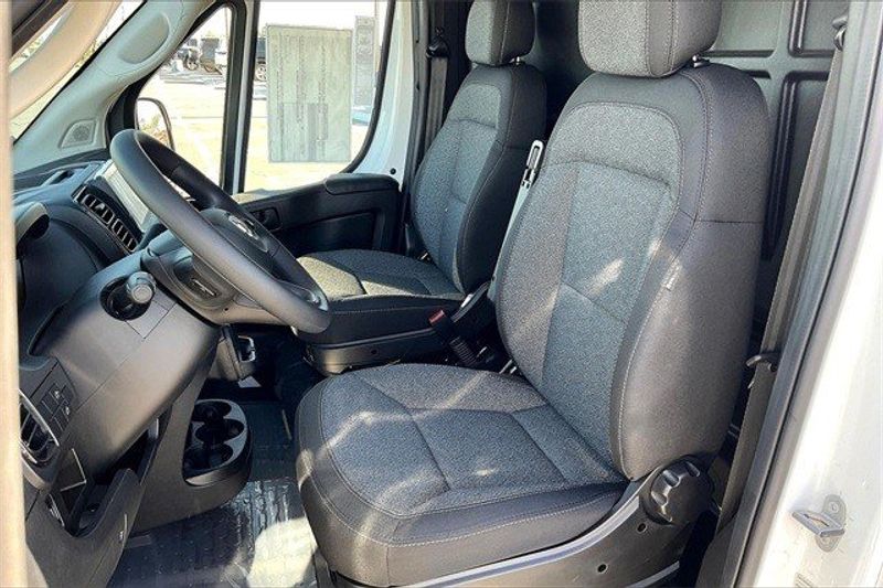2023 RAM ProMaster 2500 High RoofImage 7