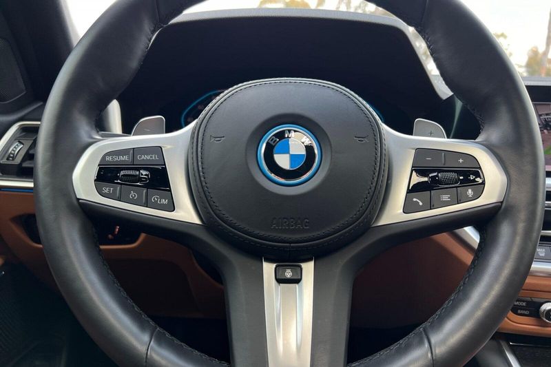 2022 BMW 3 Series 330e iPerformanceImage 20