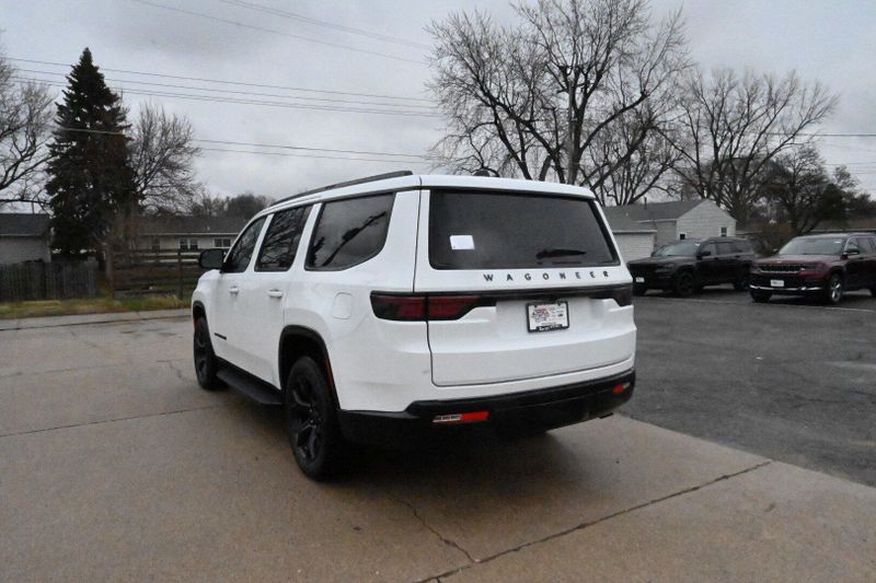 2025 Jeep Wagoneer Series II CarbideImage 7