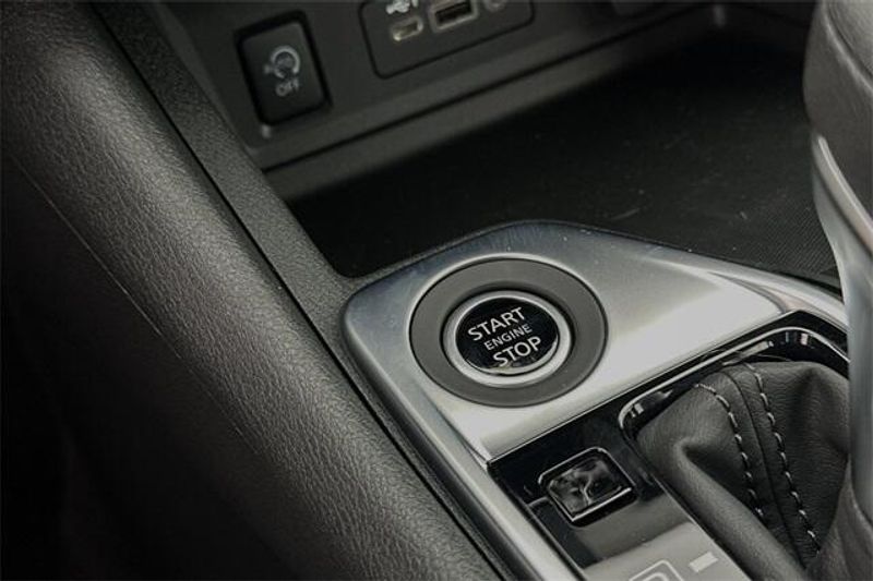 New 2025 Nissan Sentra SVImage 18