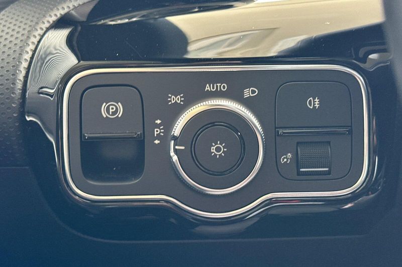 2021 Mercedes-Benz A-Class A 220Image 30
