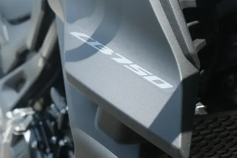 2025 Honda CB750 HORNET MATTE BLACK METALLIC Image 11