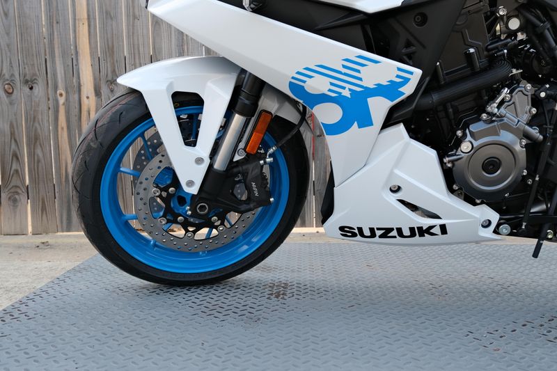 NEW 2026 SUZUKI GSX8R Image 12