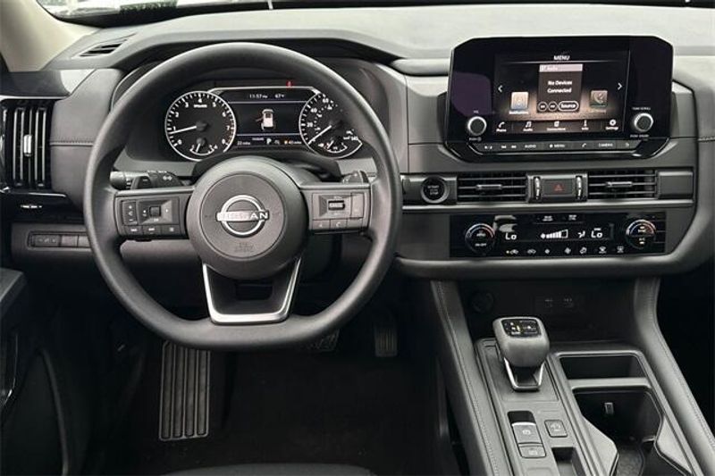 New 2025 Nissan Pathfinder SImage 11