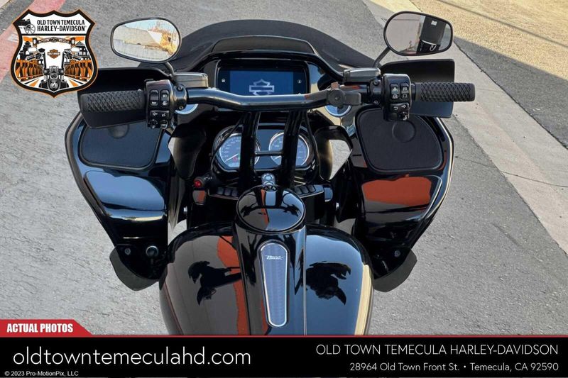 2019 Harley-Davidson Road Glide in a Black exterior color. BMW Motorcycles of Temecula – Southern California (951) 506-6903 bmwmotorcyclesoftemecula.com 