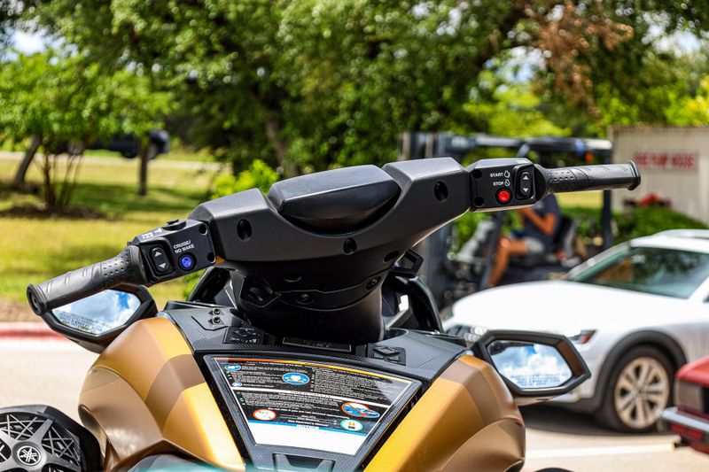 2025 Yamaha FX CRUISER HO WAUDIOCOPPERBLACK Image 16