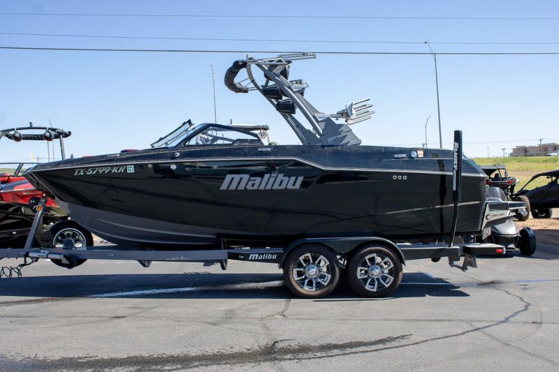 2023 MALIBU M220Image 1