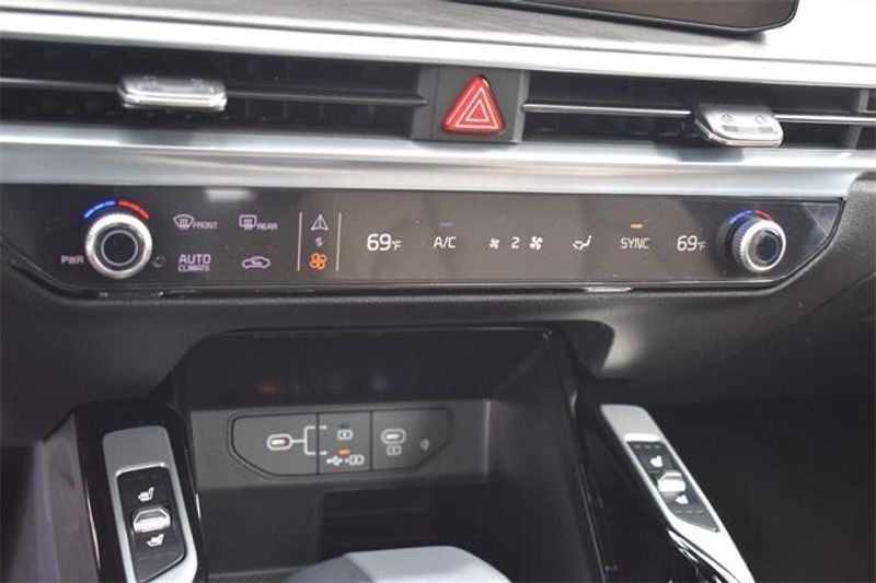 2025 Kia Sorento X-Line SX PrestigeImage 32