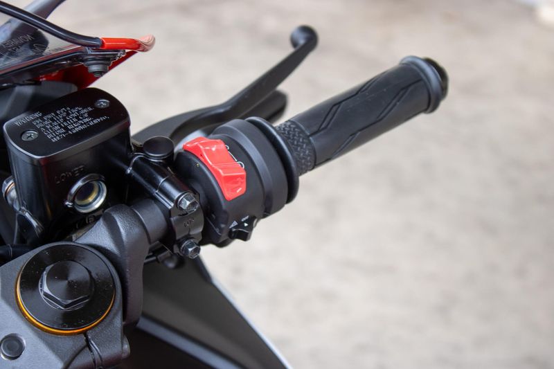 NEW 2026 YAMAHA YZFR3 ABS 70TH ANNIVERSARY EDITION Image 9