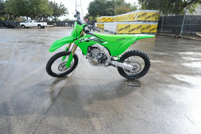 2025 Kawasaki KX450 LIME GREENImage 1